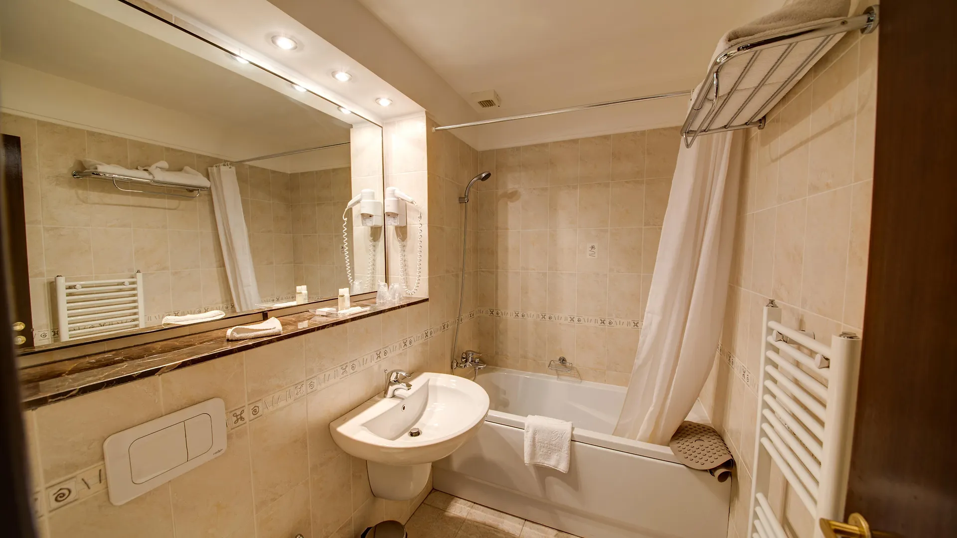 בוקרשט Atrium Hotel Ateneu City Center