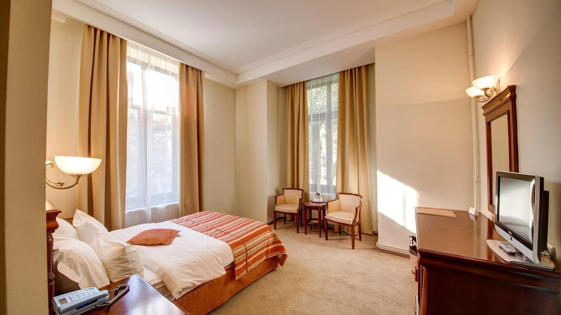 בוקרשט Atrium Hotel Ateneu City Center