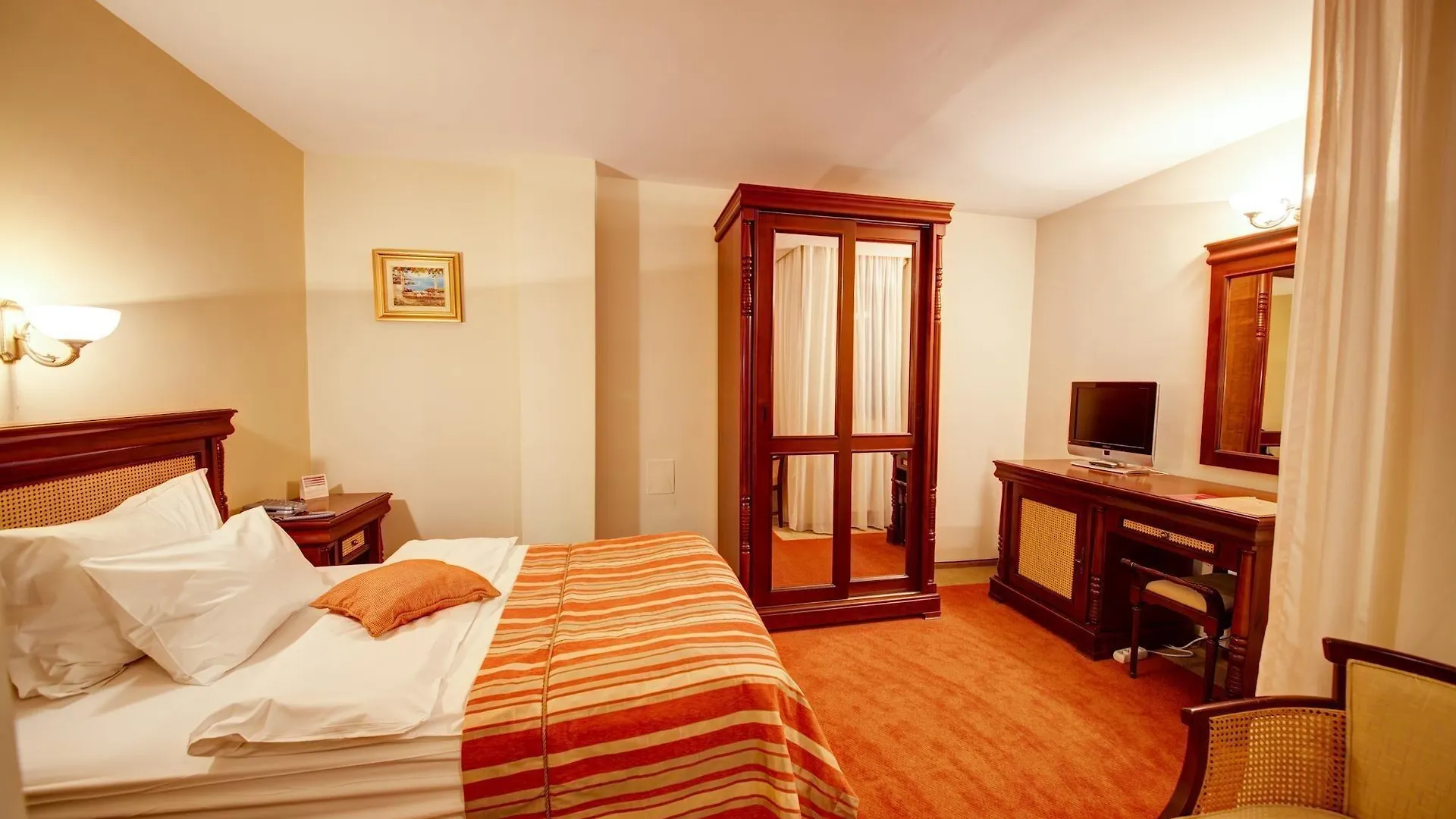 בוקרשט Atrium Hotel Ateneu City Center